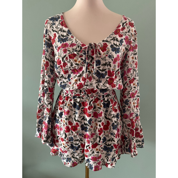 American Eagle Outfitters Pants - Women's American Eagle Outfitters Floral Romper Size S